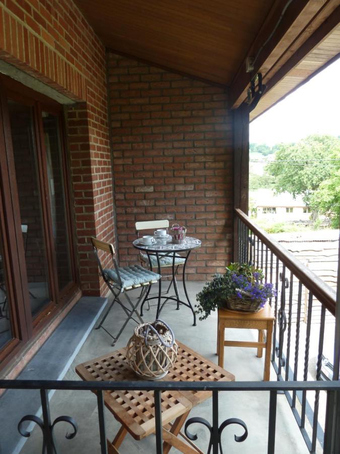 'Chez Lulu' - Gîte de charme en Ardennes avec grande terrasse fermée Nassogne Exterior foto